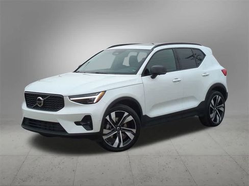 Used 2023 Volvo XC40 B5 Ultimate w/ Protection Package Premier image 1