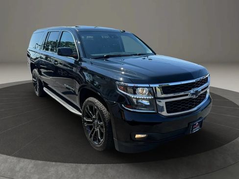 Used 2020 Chevrolet Suburban LT w/ Luxury Package AWD/4WD image 5