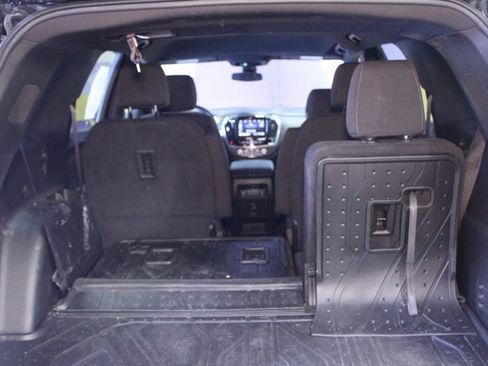 Used 2022 Chevrolet Traverse LT image 13