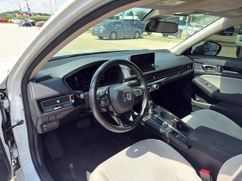 Used 2022 Honda Civic EX image 9