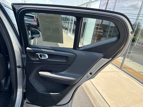 Certified 2025 Volvo XC40 B5 Plus AWD/4WD image 12
