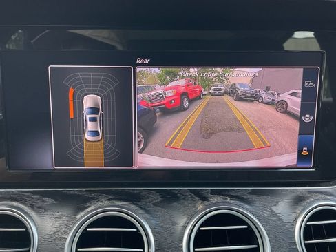 Used 2018 Mercedes-Benz E 300 4MATIC image 19