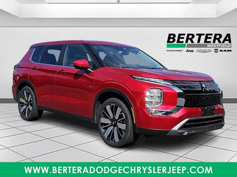 Used 2025 Mitsubishi Outlander SE AWD/4WD image 1