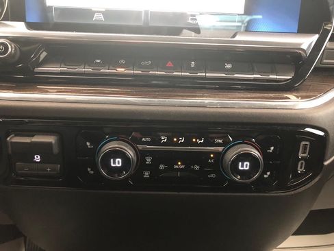 Used 2023 Chevrolet Silverado 1500 LT AWD/4WD image 18