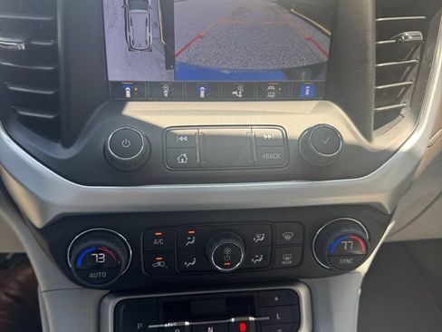 Certified 2023 GMC Acadia SLT w/ Technology Package FWD image 17
