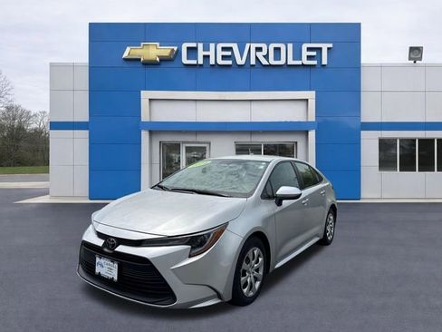 Used 2024 Toyota Corolla LE FWD image 3