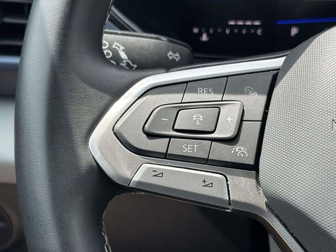 Certified 2023 Volkswagen Taos SE FWD image 22