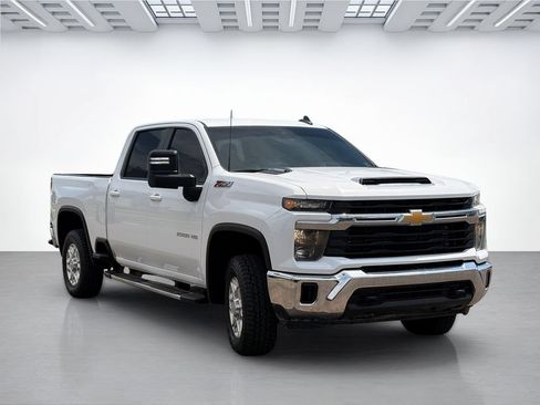 Used 2024 Chevrolet Silverado 2500 LT AWD/4WD image 5