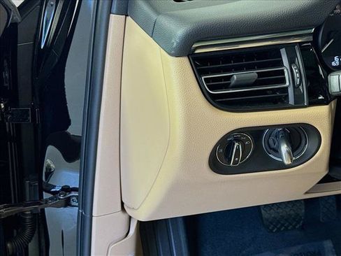 Certified 2025 Porsche Macan AWD/4WD image 15