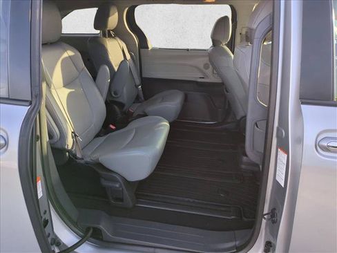 Used 2024 Toyota Sienna XLE w/ XLE Plus Package FWD image 22