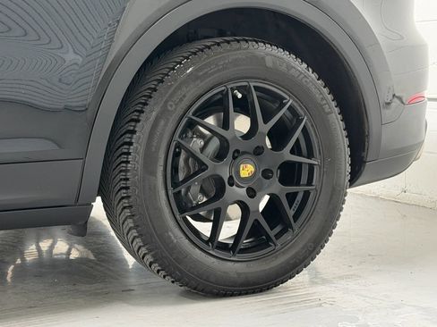 Used 2022 Porsche Cayenne AWD/4WD image 98