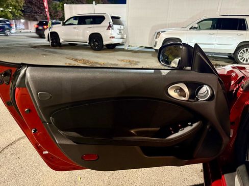 Used 2016 Nissan 370Z Roadster RWD image 13