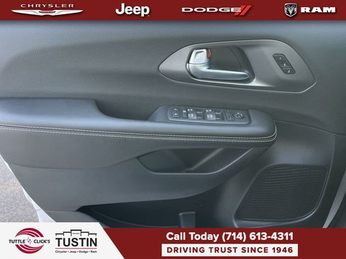 New 2026 Chrysler Pacifica Select FWD image 20