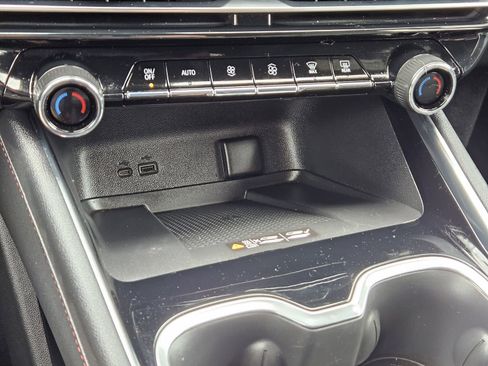 Certified 2025 Chevrolet Traverse Z71 w/ LPO, Floor Liner Package AWD/4WD image 23