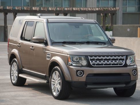 Used 2015 Land Rover LR4 HSE LUX image 3