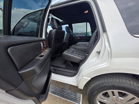 Used 2012 Lincoln Navigator 4WD image 10