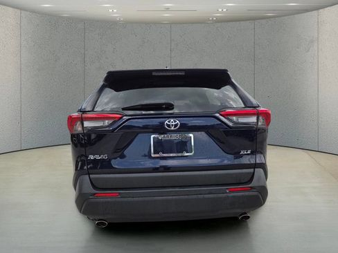 Used 2022 Toyota RAV4 XLE Premium FWD image 6