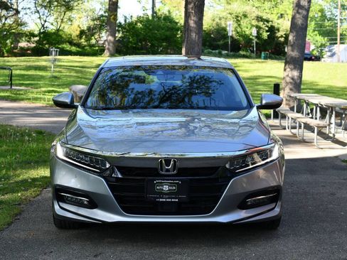 Used 2019 Honda Accord Touring image 2