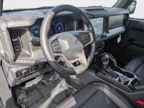 New 2025 Ford Bronco Badlands image 3