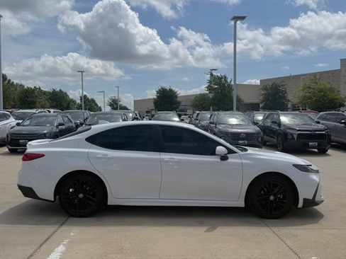 Used 2025 Toyota Camry SE AWD/4WD image 5