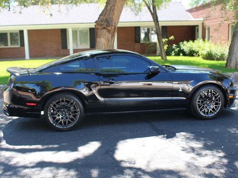 Used 2013 Ford Mustang Shelby GT500 image 3