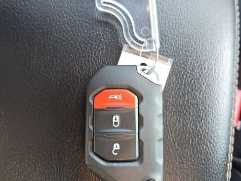 Used 2021 Jeep Wrangler Unlimited Sahara image 19