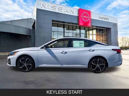 New 2025 Nissan Altima 2.5 SR image 5