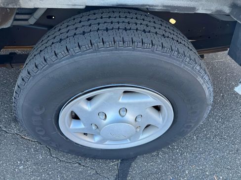 Used 2005 Ford E-350 and Econoline 350 XLT image 21