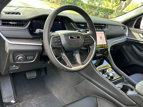 New 2025 Jeep Grand Cherokee Limited w/ Black Appearance Package image 41