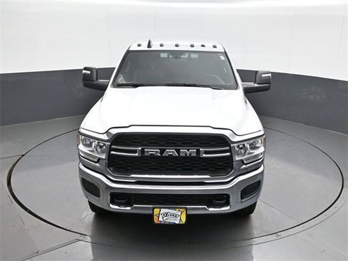 Used 2024 RAM 2500 Tradesman w/ Chrome Appearance Group image 15