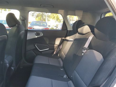 Used 2022 Kia Soul LX image 13