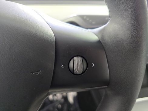 Used 2023 Tesla Model Y Long Range AWD/4WD image 25