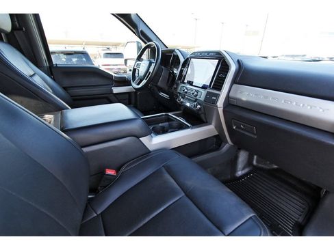 Used 2022 Ford F350 Lariat w/ Black Appearance Package AWD/4WD image 29