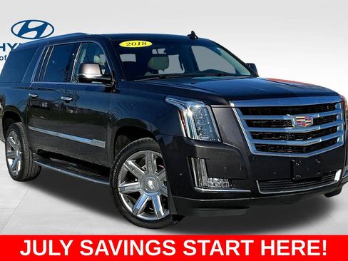 Used 2018 Cadillac Escalade ESV Luxury AWD/4WD image 3