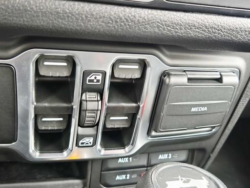 Certified 2025 Jeep Wrangler Unlimited Sport AWD/4WD image 33