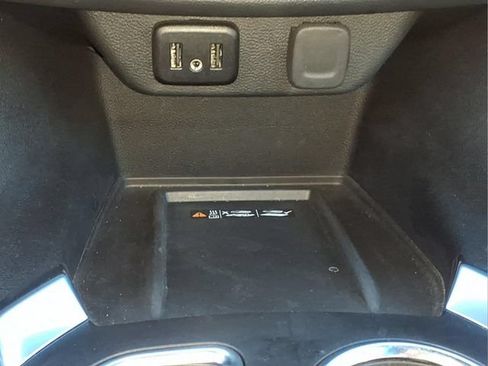 Used 2023 Chevrolet Traverse LT FWD image 22