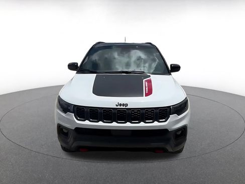 Used 2025 Jeep Compass Trailhawk AWD/4WD image 4