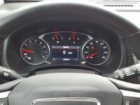 Used 2024 GMC Terrain SLT image 20