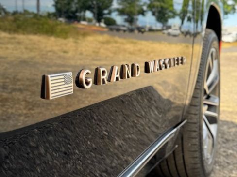 Used 2022 Jeep Grand Wagoneer Series III w/ Rear Seat Video Group 1 AWD/4WD image 65