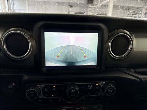 Used 2020 Jeep Wrangler Unlimited Sahara image 19