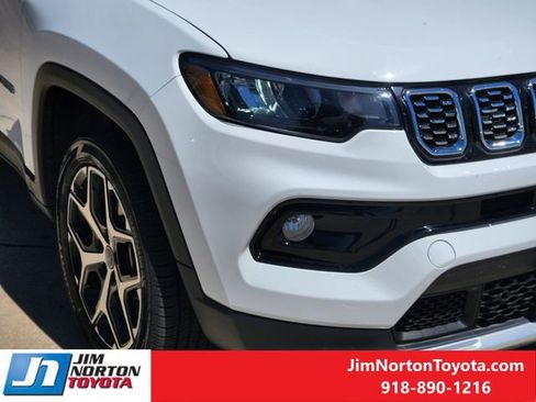 Used 2025 Jeep Compass Limited AWD/4WD image 9