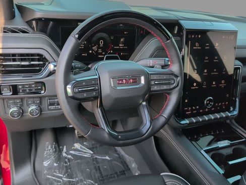 Certified 2025 GMC Yukon AT4 Ultimate AWD/4WD image 4