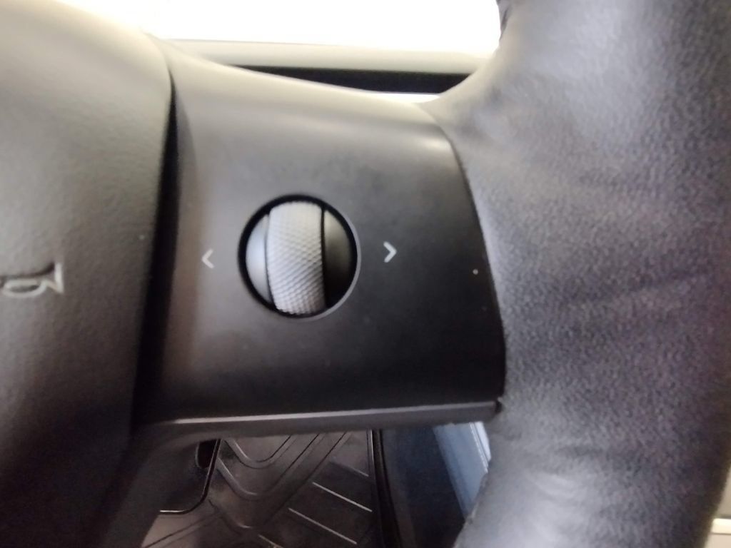 Used 2024 Tesla Model Y Long Range AWD/4WD image 26