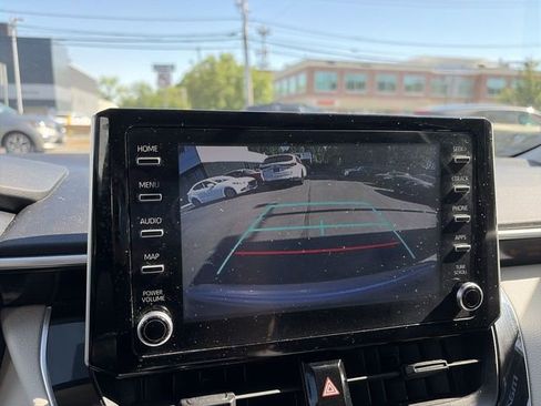 Used 2020 Toyota Corolla LE FWD image 17