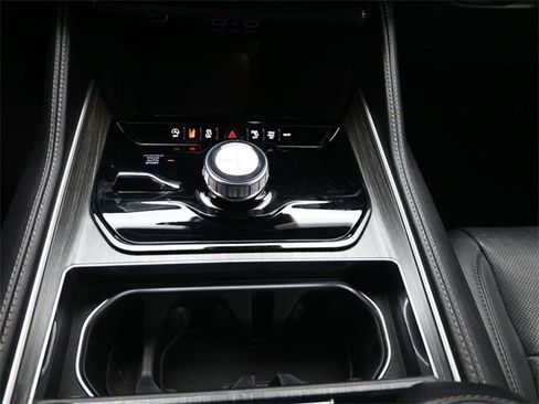 Used 2023 Jeep Wagoneer L Series II image 13