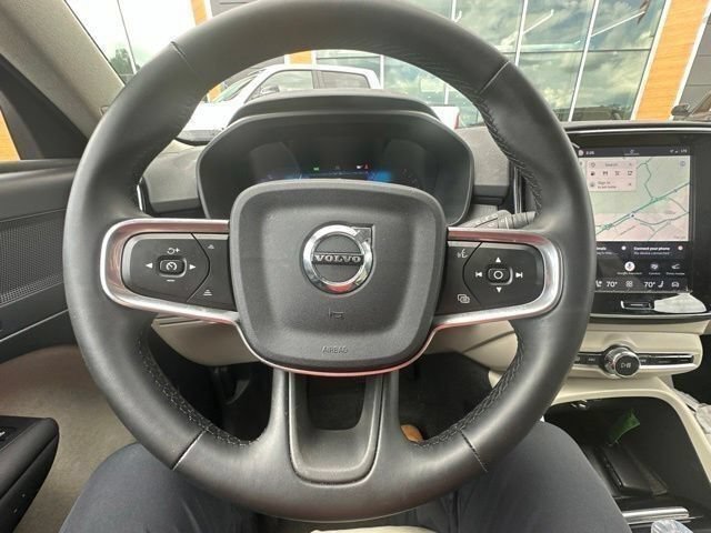 Used 2025 Volvo XC40 B5 Plus w/ Protection Package Premier AWD/4WD image 38