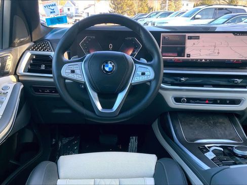 Certified 2025 BMW X7 xDrive40i image 5