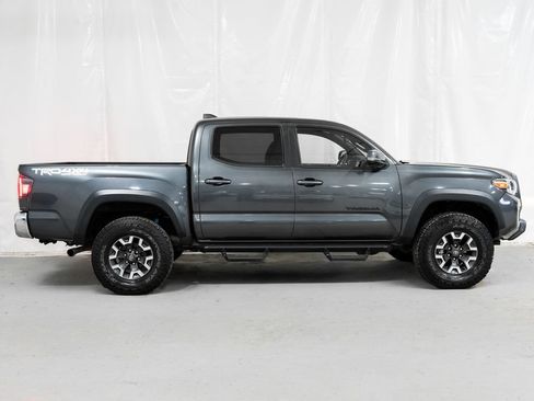 Used 2021 Toyota Tacoma TRD Off-Road AWD/4WD image 7