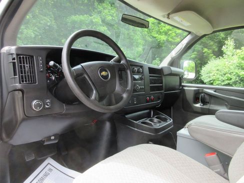Used 2014 Chevrolet Express 2500 RWD image 35