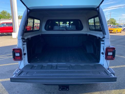 Used 2025 Jeep Gladiator Overland AWD/4WD image 25
